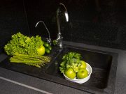 Мойка на кухню: что выбрать