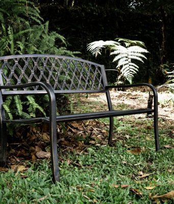 Чугунные скамейки: комфорт, долговечность и влияние на городскую инфраструктуру