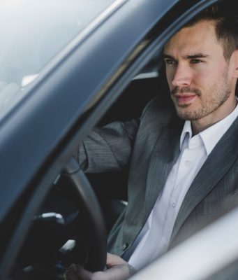 Ключевые моменты аренды автомобиля с водителем: удобство и безопасность