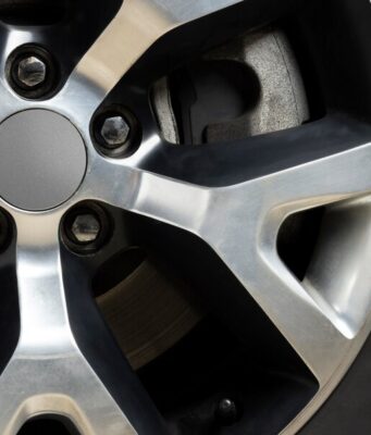 Замена шин: правила, особенности, сезонность