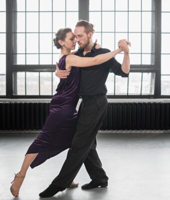 Грация и пластика: польза бальных танцев для взрослых