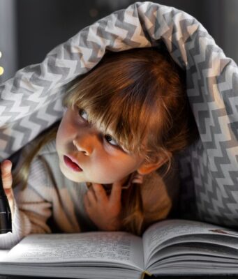 Лучшие сказки для детей на ночь: как выбрать и какие истории читать перед сном