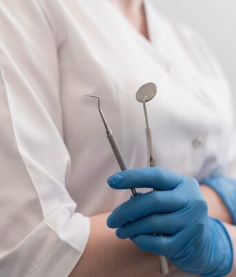 Современные методы лечения и профилактики в стоматологии: как выбрать качественную клинику