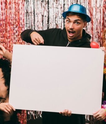 Аренда фотобудки: как организовать необычное и веселое развлечение на празднике