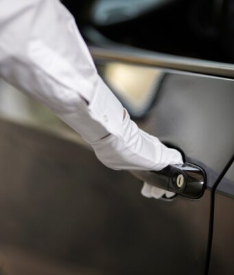 Срочное вскрытие автомобиля: причины, риски и советы по предотвращению подобных ситуаций