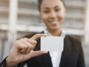 Изготовление пластиковых визиток: виды, технологии и выбор