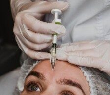 Инъекции ботокса: разглаживание морщин без хирургии