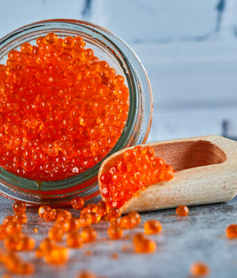 Красная икра лососевая зернистая: деликатес с пользой и вкусом