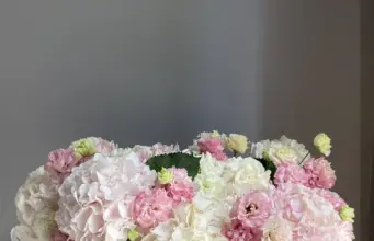 Букет цветов в корзине: элегантный подарок с продолжительной свежестью букет цветов в корзине