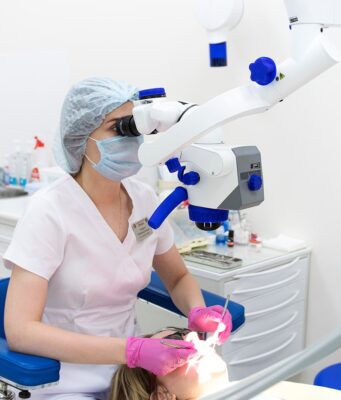 Стоматологические клиники: основные услуги и как выбрать надёжную клинику