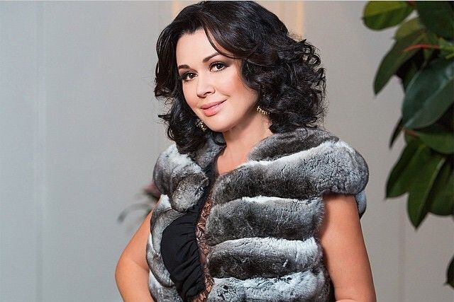 Как удалось победить рак актрисе Анастасии Заворотнюк?