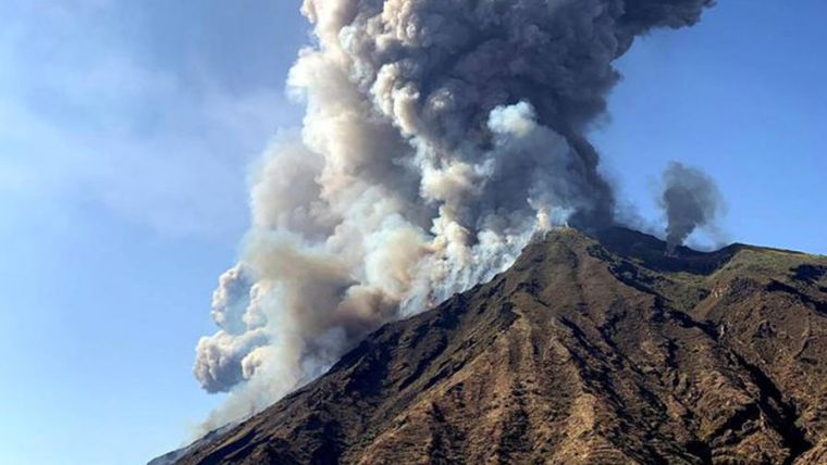 Когда случилось извержение вулкана Этна и какой силы