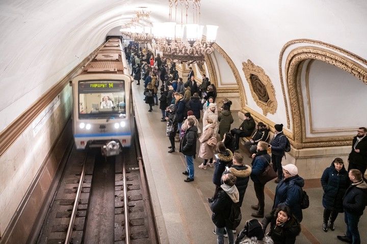 Как добраться домой в новогоднюю ночь 2021: будет ли работать метро и муниципальный транспорт в Москве