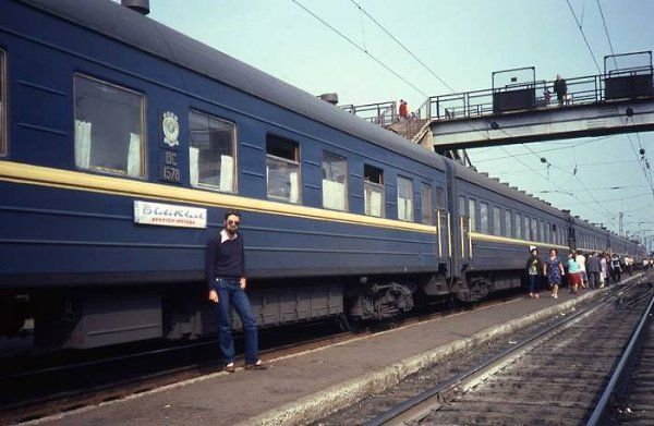 Почему в СССР поезда были зеленые: экономия против эстетики