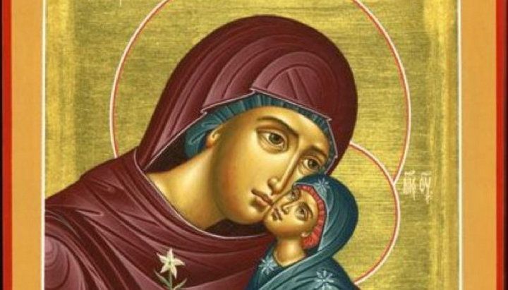 Женщины в молитвах в день Анны, матери Богородицы, просят святую помочь в зачатии
