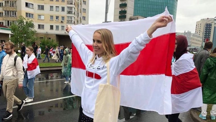 В Беларуси из-за бело-красно-белой символики убили мирного жителя Романа Бондаренко на «Площади перемен»