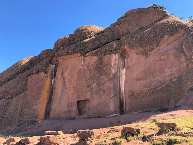 Загадочная дверь в скале в Перу: куда ведет Араму Муру   