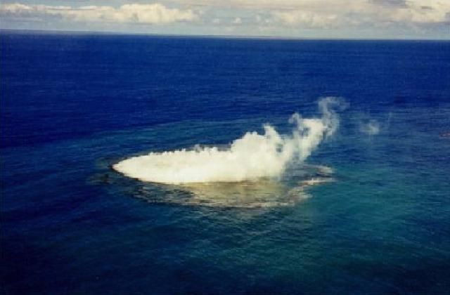 Американские геологи и вулканологи обнаружили гигантский подводный вулкан в океане