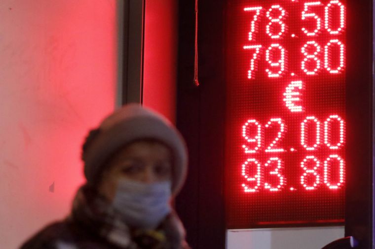 Рубль укрепился на фоне растущей нефти: покупать ли сейчас доллар  