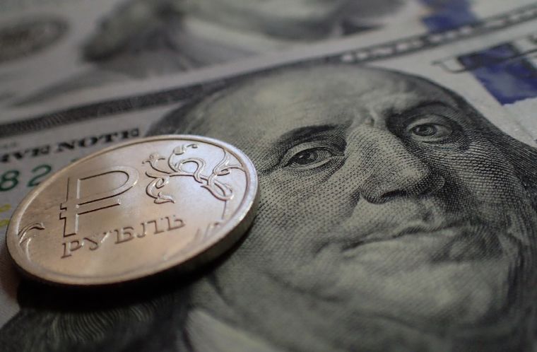 В декабре 2020 года рубль и доллар ожидают темные времена