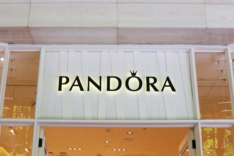 Ювелирный дом «Пандора» объявил о закрытии своих магазинов по всему миру