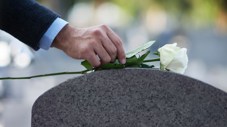 Выплаты на погребение в 2020 году в России: кому и в каком размере они положены