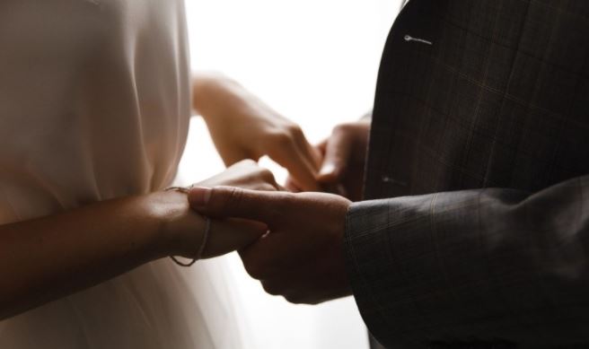 Бывшая солистка Serebro выходит замуж за полицейского