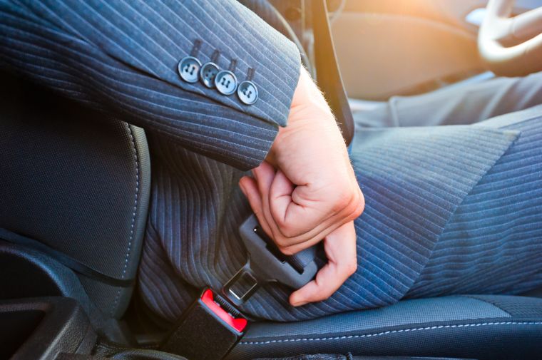 Какой штраф грозит водителям и пассажирам за непристегнутые ремни безопасности