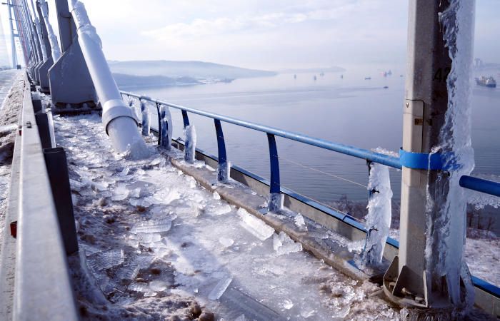 Открытие обледенелого моста на остров Русский снова отложили