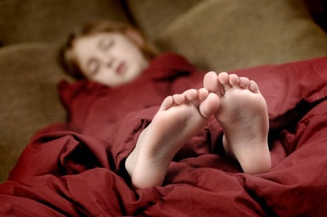 Правила безопасного сна: почему нельзя спать ногами на выход
