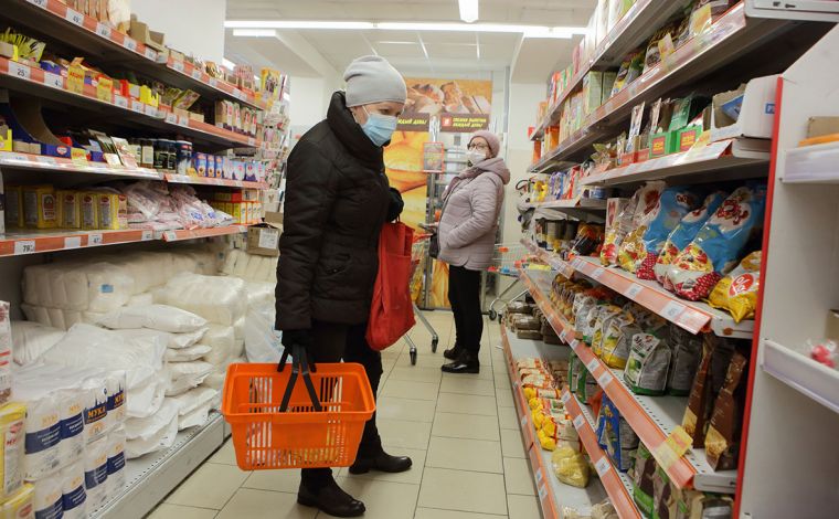 Для малоимущих россиян могут ввести продуктовые карточки